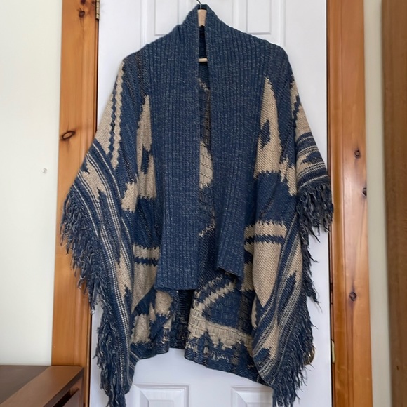 Beautiful blue and beige Lauren sweater cape. - Picture 1 of 5